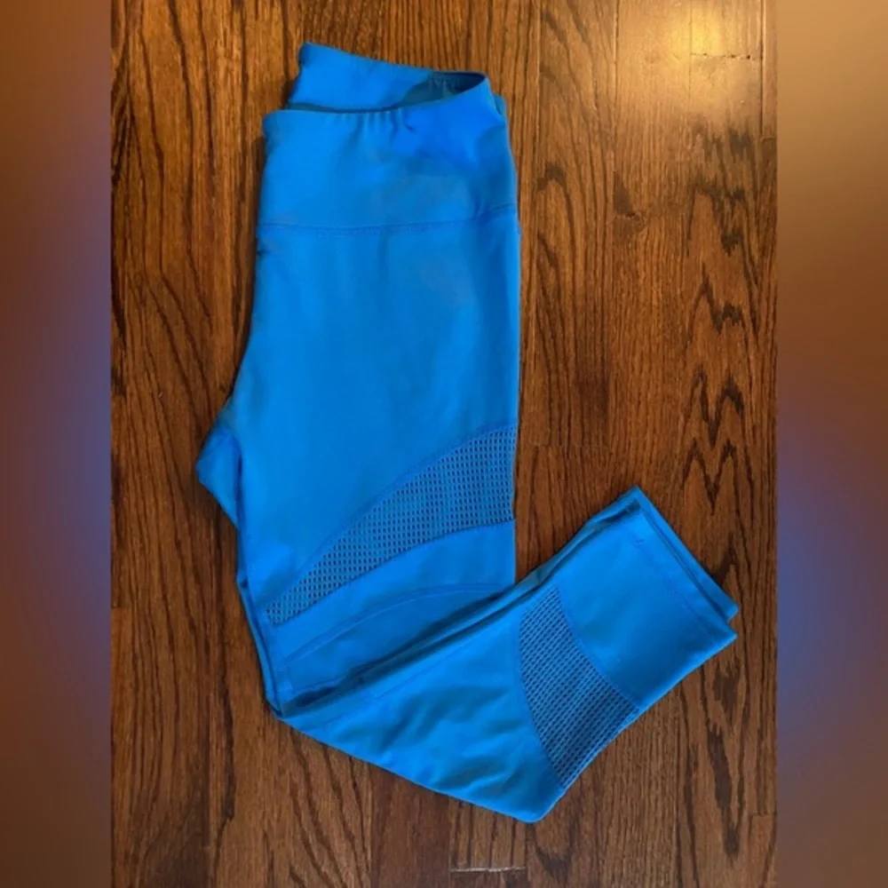 Blue Zella Cropped Leggings Size‎ Small